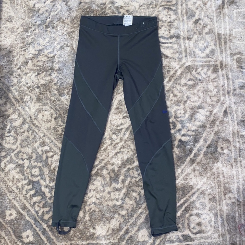 Nike Pro Leggings Hyperwarm Gray Stirrup Tights Size Medium Running Activewear